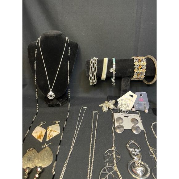 Vintage To Now Lot Silver tone Jewelry Necklace Bracelet Earrings Ring Brooch - Picture 5 of 9